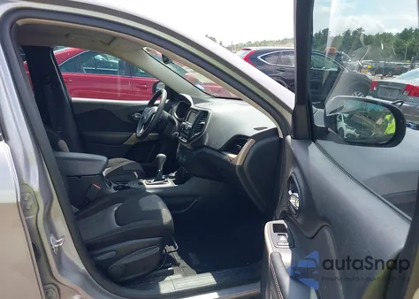 2017 Jeep Cherokee Sport 4X4 from USA, damaged, VIN 1C4PJMAB9HD226531